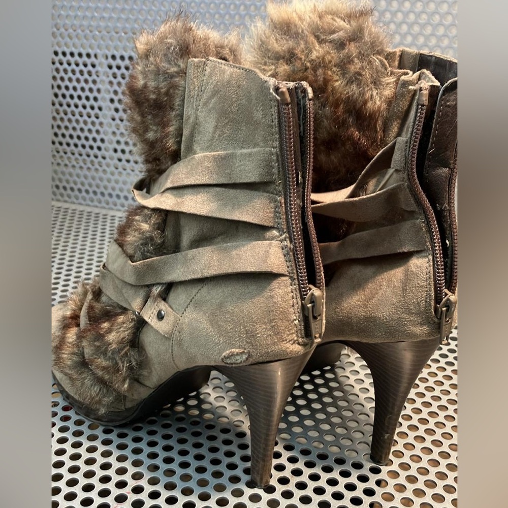 Women's Faux Fur Boots - Brown - Picture 2 of 4